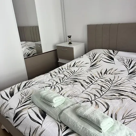 Quiet Near Downtown Apartment