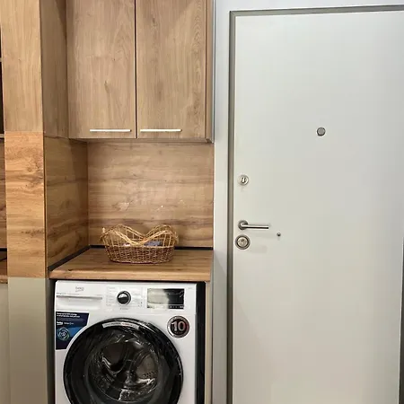 Quiet Near Downtown Apartment