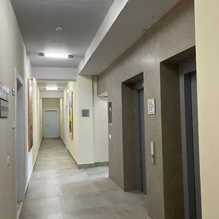 Quiet Near Downtown Apartment *